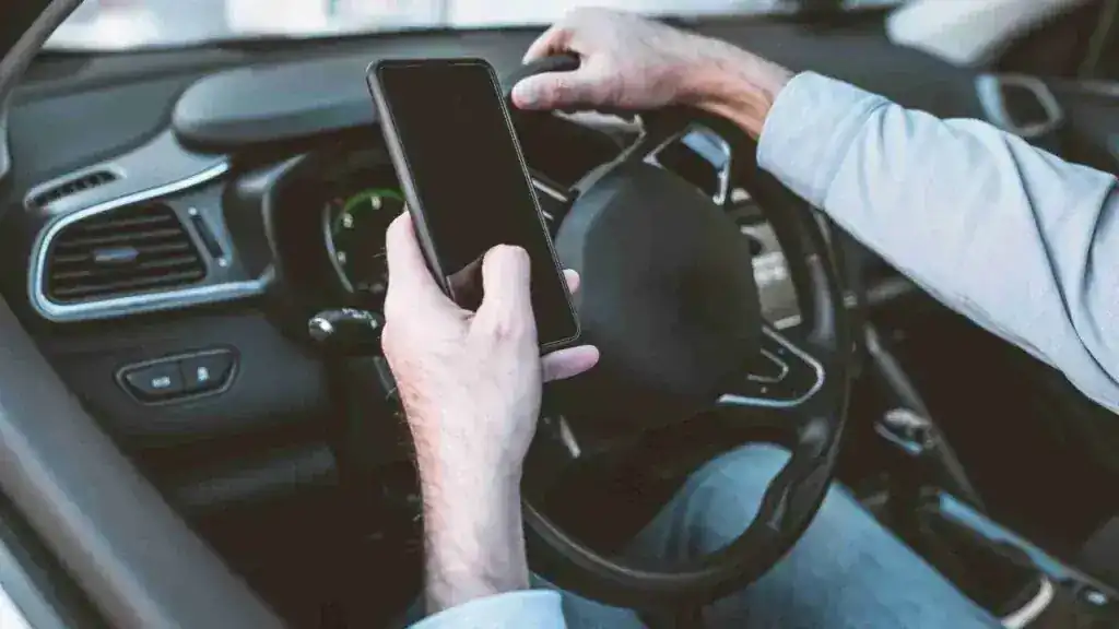 Distracted Driver Lawyer | Kansas City Motor Vehicle Accident Lawyers | T: 816-795-7500