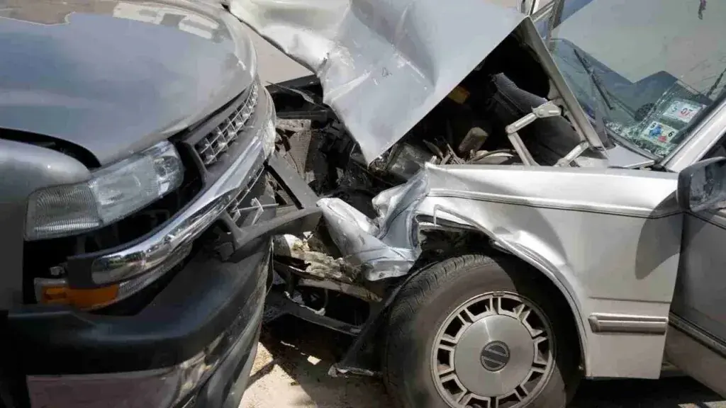 Causes of Head-On Collisions | Kansas City Motor Vehicle Accident Lawyers | T: 816-795-7500